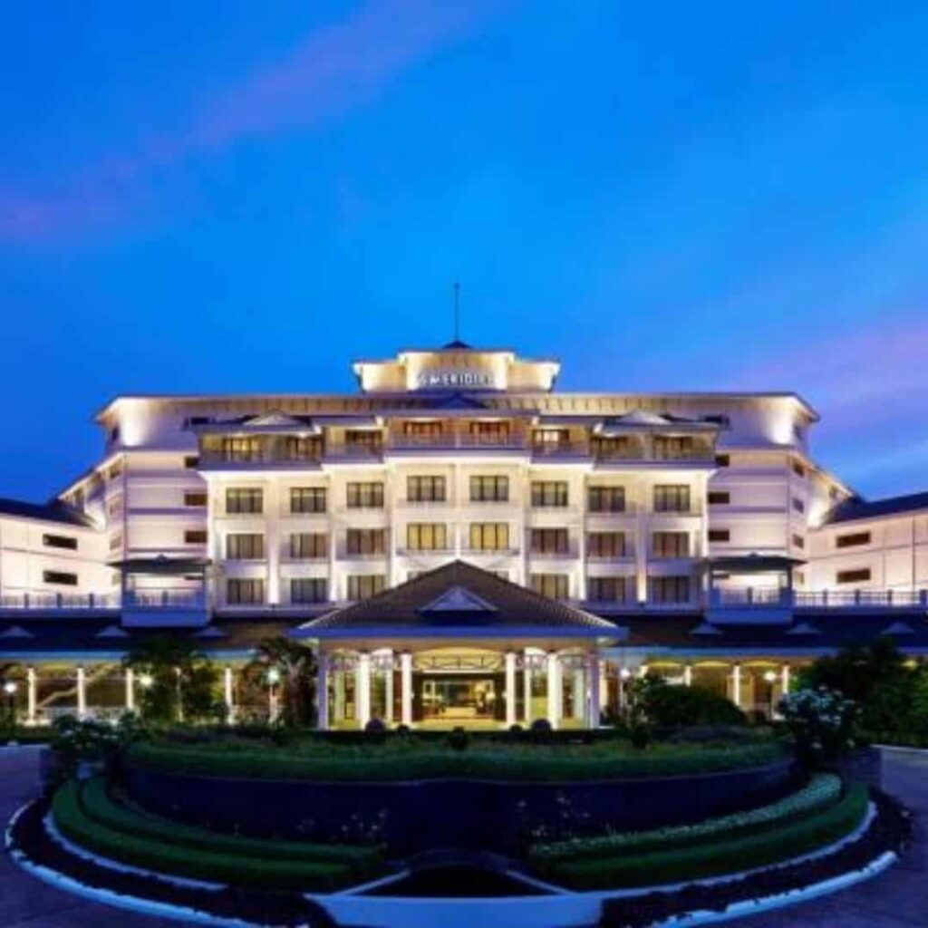 Delhi Escort in 5-star Hotels